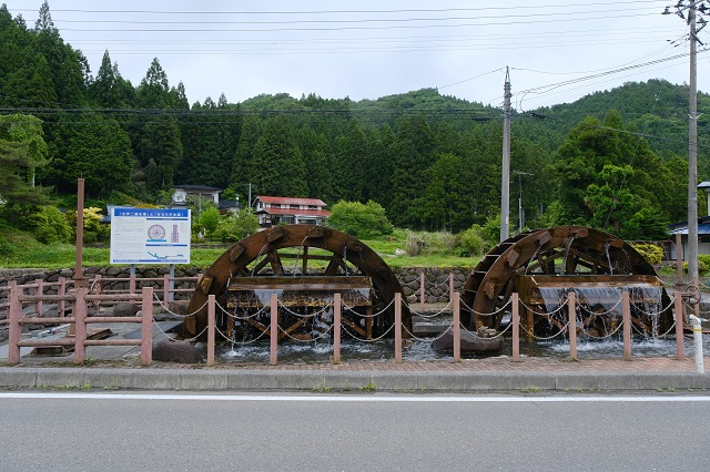 文字の二連水車の写真