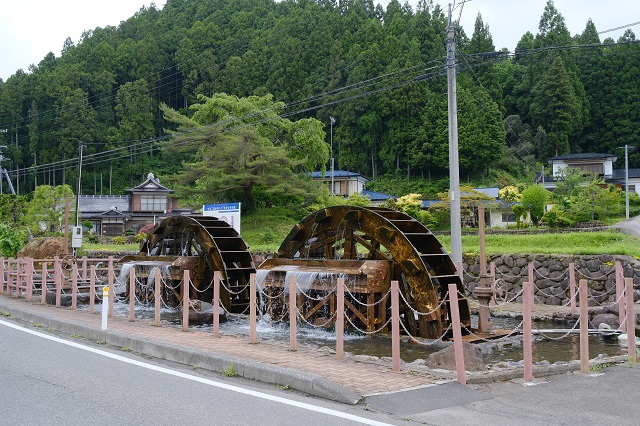 文字の二連水車の写真