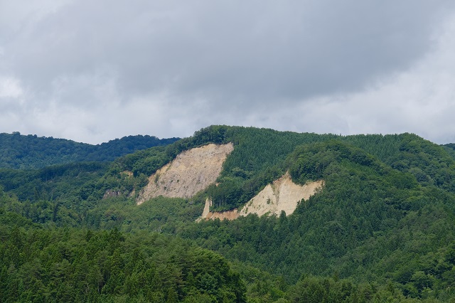 荒砥沢ダムの崩落現場の写真