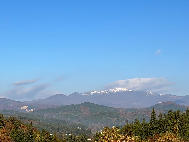 栗駒山の初冠雪の写真