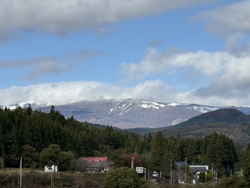 栗駒山の初雪の風景