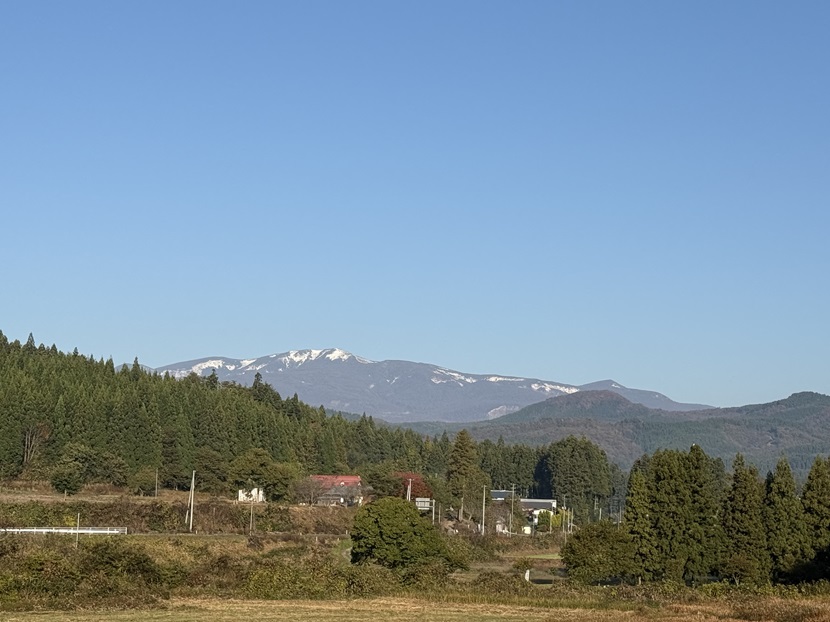 栗駒山の初雪の風景